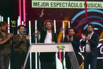 Manu Carrasco recibi¨® el galard¨®n a Mejor espect¨¢culo.