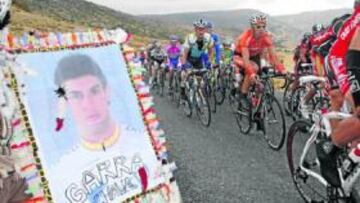 <b>RECUERDO. </b>Una foto de Chava cerca de El Barraco, su pueblo.