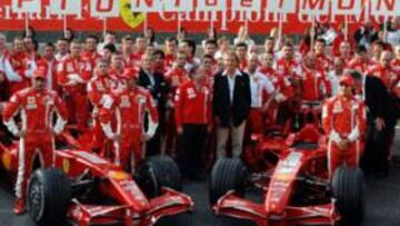 <b>¿HAY SITIO PARA ALONSO? </b>Fernando tiene sueños de color rojo, pero Renault pretende convencerle de que no le será fácil encontrar hueco en la escudería de Maranello.