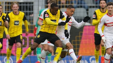 DORTMUND (Germany), 08/02/2025.- Jamie Gittens of Dortmund (L) in action against Enzo Millot of Stuttgart (R) during the German Bundesliga soccer match between Borussia Dortmund and VfB Stuttgart in Dortmund, Germany, 08 February 2025. (Alemania) EFE/EPA/CHRISTOPHER NEUNDORF CONDITIONS - ATTENTION: The DFL regulations prohibit any use of photographs as image sequences and/or quasi-video.
