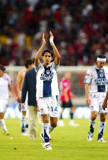 Vistiendo la playera de los Tuzos, Marvin Cabrera ganó la Copa Sudamericana 2006, además de dos Ligas MX (Clausura 2006 y Clausura 2007).