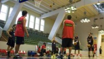 <b>PREPARACIÓN. </b>España se entrenó ayer en una pista cercana al Cido Arena, donde hoy se enfrentará a Polonia en el primer partido del campeonato.