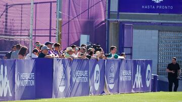 Valladolid 11/07/2024. Pablo Pezzolano dirige el primer entrenamiento de la temporada 2024/25 Del Real Valladolid. Photogenic/Miguel Ángel Santos