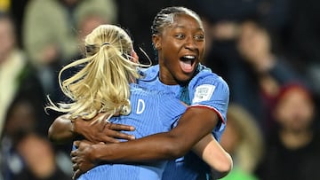 Adelaide (Australia), 08/08/2023.- Kadidiatou Diani (R) of France celebrates with Eugenie Le Sommer after scoring the opening goal in the FIFA Women's World Cup 2023 round of 16 soccer match between France and Morocco at Hindmarsh Stadium in Adelaide, Australia, 08 August 2023. (Mundial de Fútbol, Francia, Marruecos, Adelaida) EFE/EPA/MICHAEL ERREY EDITORIAL USE ONLY AUSTRALIA AND NEW ZEALAND OUT
