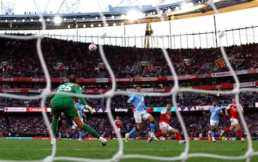 Guardiola estrella el ‘autobús’