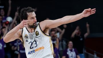 Sergio Llull hace el gesto del arquero despu¨¦s de anotar un triple en la Euroliga.