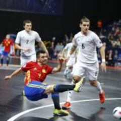 Álex está a un gol de quitarle la bota de oro a Ricardinho