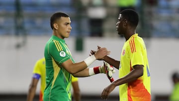 AME7149. CARACAS (VENEZUELA), 04/02/2025.- Jugadores de Colombia celebran la victoria este martes, en un partido del hexagonal final del Campeonato Sudamericano sub-20 entre las selecciones de Colombia y Paraguay, en el Estadio Nacional Brígido Iriarte en Caracas (Venezuela). EFE/ Ronald Peña