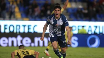 AME3874. PACHUCA (MÉXICO), 18/07/2022.- Nicolás Ibáñez de Pachuca festeja su gol hoy, durante el encuentro de la jornada 03 del torneo Apertura 2022 de la Liga MX, entre Tuzos del Pachuca y Mazatlan, en el estadio Hidalgo, en Pachuca (México). EFE/ David Martínez Pelcastre