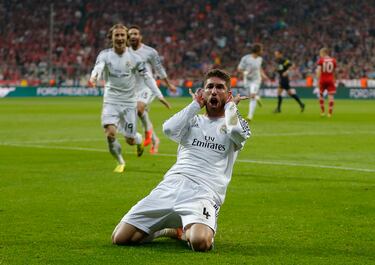 Sin embargo, esto va de revanchas, y la de Sergio Ramos y su Real Madrid llegó en 2014. Dos años después, merengues y bávaros volvían a verse las caras en semifinales. Los blancos viajaron al Allianz Arena con un uno cero a favor. Con los pronósticos en contra y un banquillo alemán liderado por Pep Guardiola, los vikingos supieron superar toda adversidad y perforar la portería del Bayern. El camero pasó de meme a héroe (y eso que todavía no se sabía que iba a meter el gol que supuso la décima) clavando un doblete que, acompañado a los otros dos goles anotados por Cristiano, conformaron una goleada por cuatro dianas a cero al 'Gigante de Baviera'.