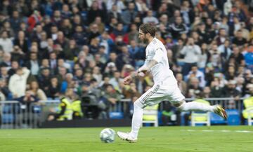 El VAR revisó y mandó repetir el primer penalti lanzado por Sergio Ramos que paró Juan Soriano. La infracción del portero pepinero, no tener los pies en la línea de portería tras el tiro del defensa blanco.