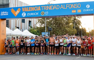 Los corredores preparados en la salida de del Medio Maratón Valencia Trinidad Alfonso Zurich.