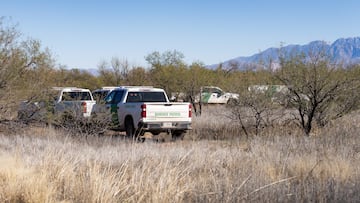 Vehículos de la Patrulla Fronteriza de EE UU estacionados cerca del lugar donde la Patrulla Fronteriza se vio involucrada en un tiroteo entre Amado y Arivaca, Arizona, EE UU, el 27 de enero de 2026.