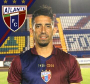 Tras buenos años en diversos equipos nacionales, en el 2017 dio el salto al Atlante. Solo jugó una temporada y regresó a Chile.