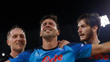 NAPLES, ITALY - SEPTEMBER 07: Giovanni Simeone of SSC Napoli celebrates after scoring his team's third goal with team mates during the UEFA Champions League group A match between SSC Napoli and Liverpool FC at Stadio Diego Armando Maradona on September 7, 2022 in Naples, Italy. (Photo by Matteo Ciambelli/DeFodi Images via Getty Images)