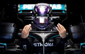 Hamilton firmó una sensacional pole, la segunda consecutiva en esta temporada, con una décima de ventaja sobre su compañero, Valtteri Bottas.