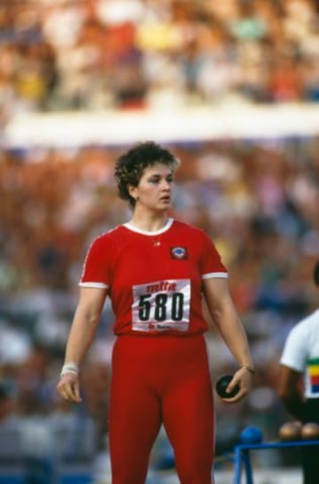 La rusa Natalya Lisovskaya logró el récord mundial de lanzamiento de peso en 1987, consiguiendo desplazarlo hasta 22,63 metros de distancia.