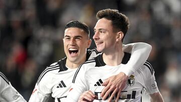 Borja Sánchez celebra el gol de la victoria del Burgos ante el Albacete.