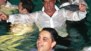 <b>DE FIESTA. </b>Laporta, diputado en el Parlament y concejal del Ayuntamiento de Barcelona, se lo pasó en grande en una boda en Italia.