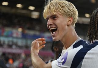 Bergvall, la joya sueca que plantó al Barça ya brilla en el Tottenham