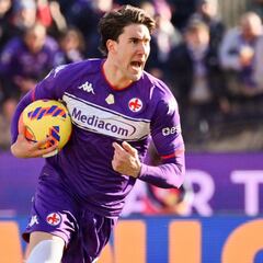 Vlahovic seduce a Xavi