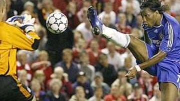 <B>HÉROE.</B> Reina se creció en los penaltis y dejó al Chelsea sin final.