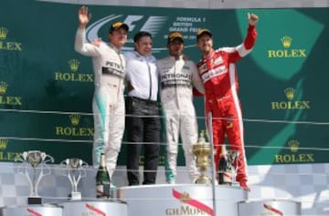 Nico Rosberg, el ingeniero de Mercedes Peter Bonnington, Lewis Hamilton y Sebastian Vettel.