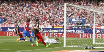 Fernando Torres scores! 1-0. Min.7