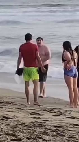 Salvavidas fue insultado por la gente tras rescatar a un niño del mar: ya es viral en Chile