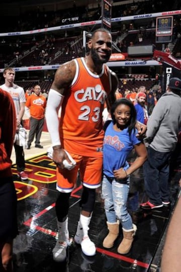 LeBron James y Simone Biles.