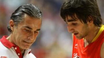 <b>Scariolo</b>, dando instrucciones a Ricky Rubio.