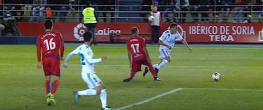 Theo cometió penalti sobre Dani Nieto en el minuto 31