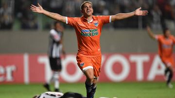 Messidoro of Bolivia&#039;s Sport Boys, celebrate a goal during their 2017 Copa Libertadores match against Brazil&#039;s Atletico Mineiro at Independencia stadium, in Belo Horizonte, Brazil, on April 13, 2017. / AFP PHOTO / DOUGLAS MAGNO