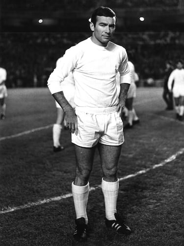 Su fichaje por el Real Madrid en 1965 fue su salto definitivo a la élite. En el club blanco vivió sus mejores años como profesional, ganando títulos y enfrentándose a los mejores jugadores del mundo. Su solidez como defensa le permitió ser titular en varios partidos clave, y su rendimiento fue reconocido por la afición y la prensa, estuvo hasta 1971 vistiendo la camiseta blanca