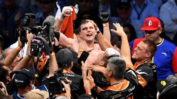 El ex profesor Jeff Horn sorprendió al campeón del mundo Manny Pacquiao para ganar el cinturón de peso wélter de la WBC, por decisión unánime (117-111, 115-113 y 115-113).