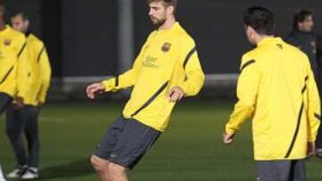 <b>TITULAR. </b>Piqué se ejercitó con el resto de sus compañeros en Japón.
