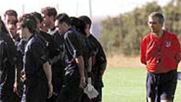 <B>YA ESTÁN EN LA SIERRA</B>. Gregorio Manzano dirigió ayer su primer entrenamiento al frente del Atlético en Los Ángeles de San Rafael.