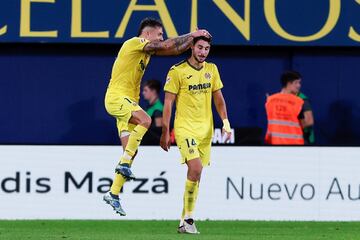 El centrocampista siempre cumple a la hora de dominar el centro del campo y adem¨¢s ante el Getafe sac¨® el pillo que lleva dentro para aprovechar una jugada y marcar un gol.
FOTOS CARME RIPOLLES