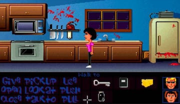 Maniac Mansion (1987) fue uno de los primeros juegos en contar con una motosierra... aunque fuera de manera testimonial. Si intentabas usarla no tenía gasolina. A modo de broma, LucasArts puso la lata para rellenarla en su siguiente juego, Zak McKracken and the Alien Mindbenders (1988). Pero claro, en aquel lo que no había era motosierra.