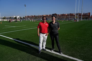 Jesús Álvarez y Afia Law, en el Campo de Rugby Las Leonas de Vallecas (Madrid). 