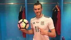 Bale se libera con Gales y marca un hat-trick para la historia