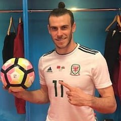 Bale respira con Gales: hat-trick para superar el récord de Rush