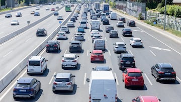 Varios vehículos circulan durante la primera operación salida de verano 2025, en la autovía A6, a 27 de junio de 2025, en Madrid (España). La Dirección General de Tráfico (DGT) prevé para esta primera operación salida del verano 2025 un total de alrededor de 6 millones de desplazamientos por carretera entre hoy a las 15:00 horas y la medianoche del lunes 1 de julio. Esta cifra corresponde al periodo inicial de mayor intensidad de tráfico, coincidiendo con el inicio de las vacaciones escolares y el primer gran fin de semana estival.
27 JUNIO 2025;OPERACIÓN;SALIDA;COCHES;VEHÍCULOS;CARRETERA;AUTOVÍA;RECURSOS;VERANO
Ricardo Rubio / Europa Press
27/06/2025