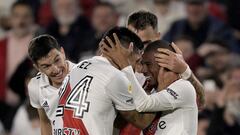 River Plate's Uruguayan midfielder Nicolas De La Cruz (R) celebrates with teammates midfielder Enzo Perez (C), midfielder Ignacio Fernandez (L), and defender Leandro Gonzalez Pirez after scoring a goal against Colon during the Argentine Professional Football League match at the Monumental stadium in Buenos Aires on July 5, 2023. (Photo by JUAN MABROMATA / AFP)