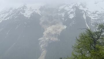 Mud and rocks slide down a mountain after a glacier partially collapsed covering most of the village of Blatten, Switzerland May 28, 2025, in this screen grab taken from a handout video. Pomona Media/Handout via REUTERS THIS IMAGE HAS BEEN SUPPLIED BY A THIRD PARTY. MANDATORY CREDIT