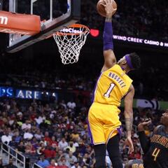 Los Lakers no dejan que Dwight Howard (31+11) siga invicto