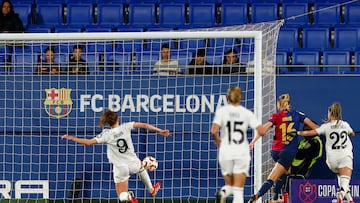 SANT JOAN DESPÍ (BARCELONA), 12/03/2025.- La delantera del Real Madrid Bruun marca durante el encuentro correspondiente al partido de vuelta de las semifinales de la Copa de la Reina disputado este miércoles en el estadio Johan Cruyff de la localidad barcelonesa de Sant Joan Despí. EFE/Quique García