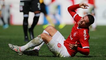 Soccer Football - Brasileiro Championship - Internacional v Corinthians - Beira Rio Stadium, Porto Alegre, Brazil - August 11, 2019   Internacional&#039;s Paolo Guerrero after being fouled  REUTERS/Diego Vara