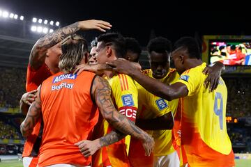 La Selección Colombia goleó 3-0 a Bolivia en el estadio Metropolitano y selló su paso a la Copa del Mundo 2026. Anotaron James, Jhon Córdoba y Juanfer Quintero.