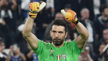 Buffon con la camiseta de la Juventus.